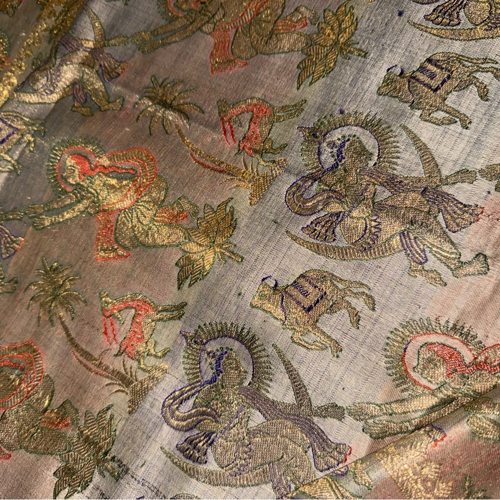Beautiful Antique Silk Tapestry Cloth 68” - Picture 4 of 7